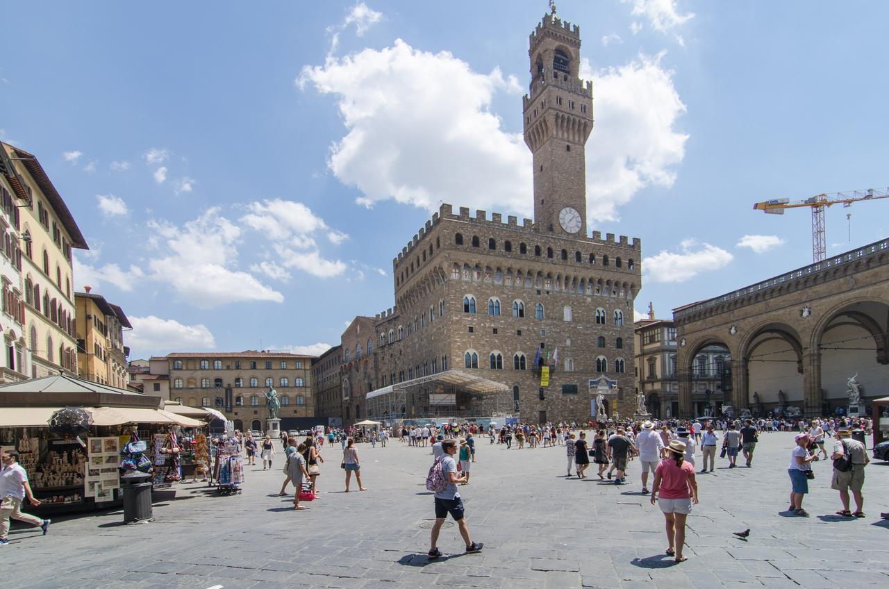 Authentic Flat In The City Center Florencia Exterior foto